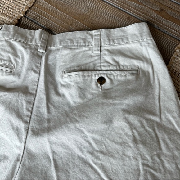 L. L. Bean Men’s Natural Fit Shorts - Picture 4 of 6